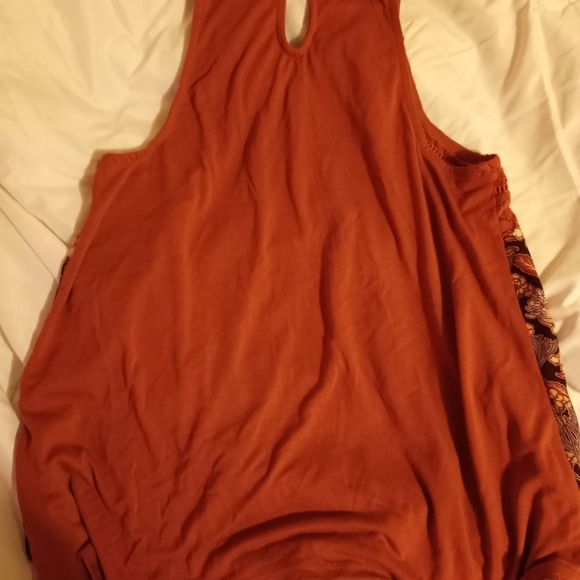 Woman's top - Picture 2 of 2